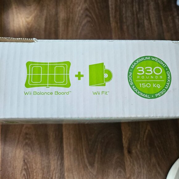 Nintendo Wii Fit Balance Board & Game Bundle - Picture 2 of 5